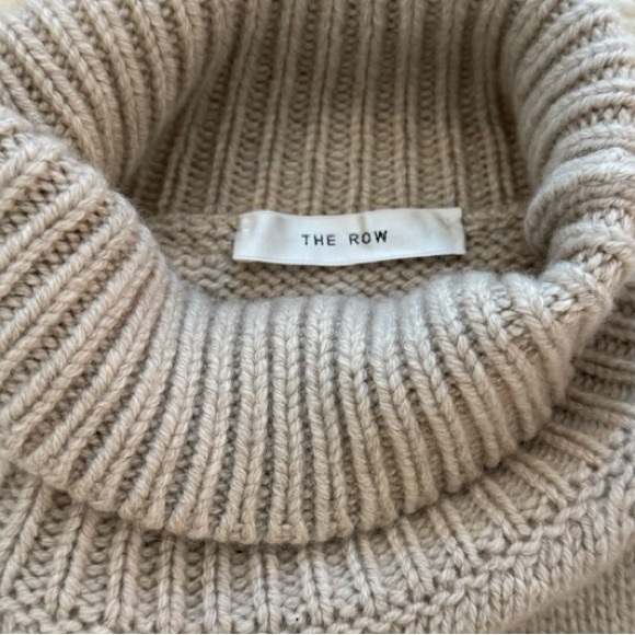 The Row Women's Pheliana Cashmere Turtleneck Sweater - Oatmeal Size S NWT - Picture 10 of 10